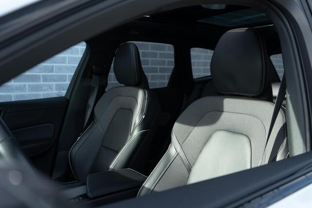 Volvo XC60 Recharge T6 AWD R-Design | Navi | Head-Up Display | Schuif-/Kanteldak | Keyless | 360 Camera | Adaptieve Cruise | Getint Glas | BLIS | Harman Kardon Audio | Stuur-/Stoelverwarming Voor + Achter | Standkachel | 22" LM