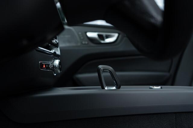 Volvo XC60 Recharge T6 AWD Plus Dark | Google | Luchtvering | Schuif-/Kanteldak | Memory | Harman Kardon Audio | Keyless | 360 Camera | BLIS | Draadloos Telefoon Opladen | Stuurverwarming | Adaptieve Cruise | Stoelverwarming Voor + Achter | Trekhaak | 21" LM