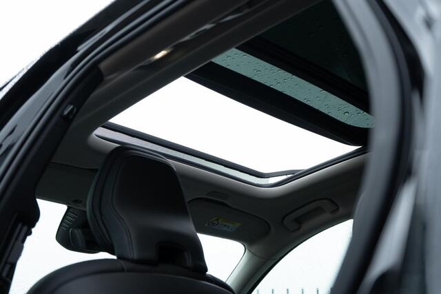 Volvo XC60 Recharge T6 AWD Plus Dark | Google | Luchtvering | Schuif-/Kanteldak | Memory | Harman Kardon Audio | Keyless | 360 Camera | BLIS | Draadloos Telefoon Opladen | Stuurverwarming | Adaptieve Cruise | Stoelverwarming Voor + Achter | Trekhaak | 21" LM