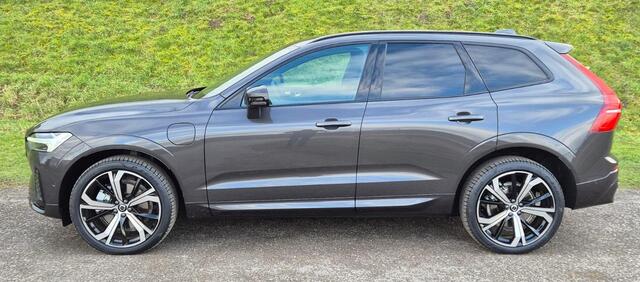 Volvo XC60 2.0 T8 Plug-in hybrid AWD Ultra Dark 360 Camera - 21 Inch licht metaal - Leder pakket - Privacy Glas