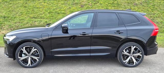 Volvo XC60 2.0 T8 Plug-in hybrid AWD Ultra Dark 21 Inch licht metaal - 360 Camera - Privacy glas - Alarm - Leder pakket