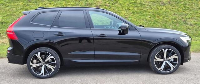 Volvo XC60 2.0 T8 Plug-in hybrid AWD Ultra Dark 21 Inch licht metaal - 360 Camera - Privacy glas - Alarm - Leder pakket