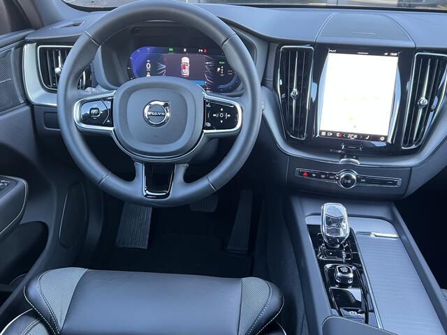 Volvo XC60 2.0 T8 455 pk Plug-in hybrid AWD Ultimate Black Edition Navigatie Panoramadak Full Led 360 Camera Elek Stoelen + Verwarming Head-Up Display Pilot Assist HUD BLIS Harman Kardon Dab