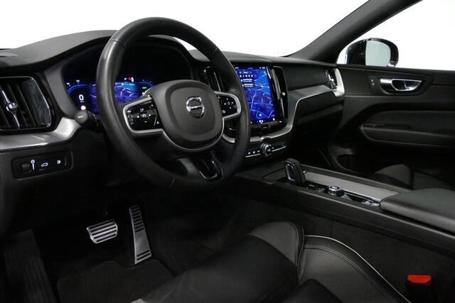 Volvo XC60 2.0 T6 Plug-in hybrid AWD R-Design / Facelift / Black Edition / Panoramadak / Elektr. verstelbare voorstoel (memory) / 21'' LMV / Apple Carplay - Andriod Auto / Achteruitrijcamera / Elektr. bedienbare achterklep / Keyless / LED Koplampen / Lederen contour