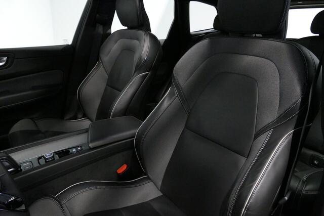 Volvo XC60 2.0 T6 Plug-in hybrid AWD R-Design / Facelift / Black Edition / Panoramadak / Elektr. verstelbare voorstoel (memory) / 21'' LMV / Apple Carplay - Andriod Auto / Achteruitrijcamera / Elektr. bedienbare achterklep / Keyless / LED Koplampen / Lederen contour