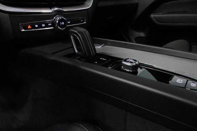 Volvo XC60 2.0 T6 Plug-in hybrid AWD R-Design / Facelift / Black Edition / Panoramadak / Elektr. verstelbare voorstoel (memory) / 21'' LMV / Apple Carplay - Andriod Auto / Achteruitrijcamera / Elektr. bedienbare achterklep / Keyless / LED Koplampen / Lederen contour
