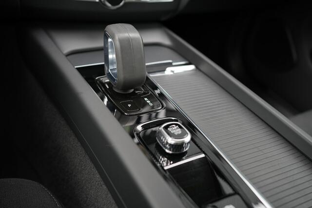 Volvo XC60 T6 Recharge AWD Inscription Expression - Panorama/schuifdak - Parkeercamera achter - Verwarmde voorstoelen & stuur - Parkeersensoren voor & achter - Draadloze tel. lader - Cruise control - Elektr. inklapbare trekhaak - 18' LMV