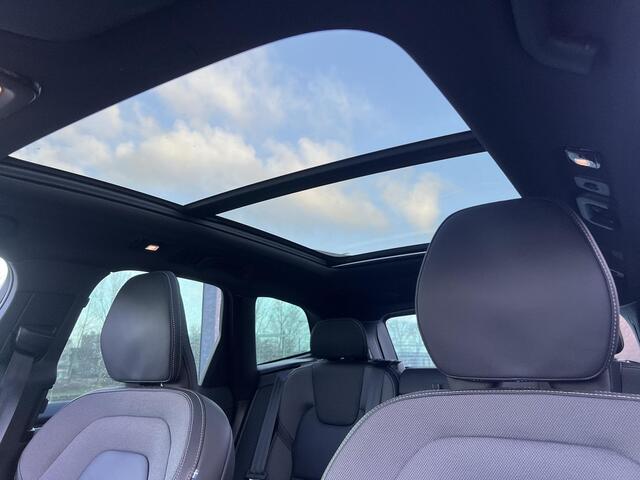 Volvo XC60 2.0 T8 Plug-in hybrid AWD R-Design Long range, Hybrid, Automaat, Luchtvering, Panoramadak, Head-up display, Gelaagde zijruiten, 22 inch wielen, Trekhaak semi elektrisch, Bowers&Wilkins audio