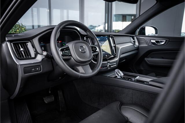 Volvo XC60 2.0 T6 Plug-in hybrid AWD Plus Black Edition - Panorama | Luchtvering | H&K | Memory | Stoelkoeling