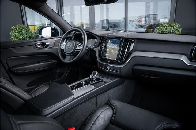 Volvo XC60 2.0 T6 Plug-in hybrid AWD Plus Black Edition - Panorama | Luchtvering | H&K | Memory | Stoelkoeling