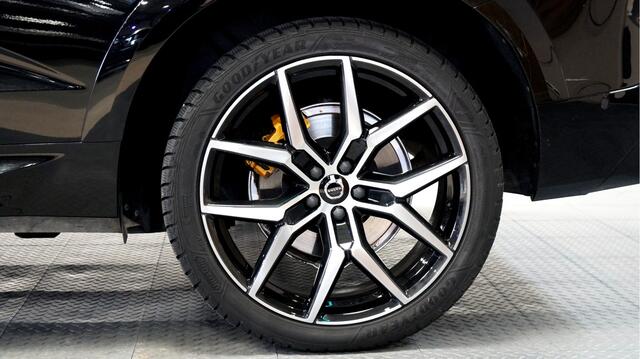 Volvo XC60 2.0 T8 AWD 299kW/407pk Aut8 MY '22 Polestar Engineered BOWERS&WILKINS + PANORAMADAK + 360 CAMERA + HEAD-UP + EL.TREKHAAK + ADAPT.CRUISE + PILOT ASSIST + STOELVERWARMING V&A + STUURVERWARMING + LANE ASSIST + PARKASSISTENT + 21" LM-VELGEN!!