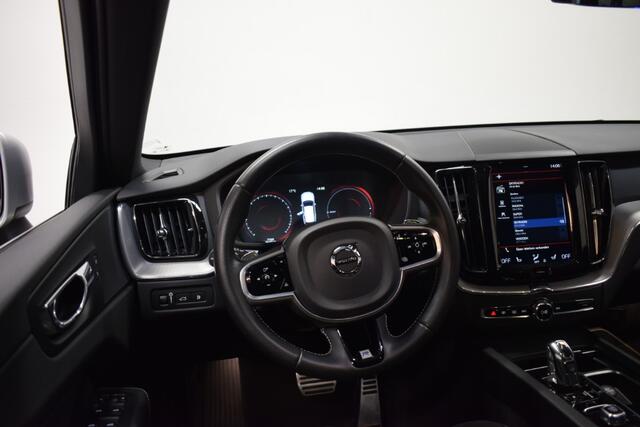 Volvo XC60 2.0 T8 PHEV 320pk AUT8 AWD R-Design Head-Up/ Flippers/ Camera/ Adapt. Cruise/ Pano dak