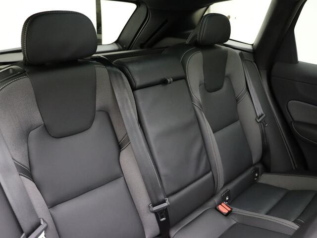 Volvo XC60 B4 Plus Dark / Panoramadak / Harman&Kardon / Elektr. Sportleder / PDC + Camera / 20'' / Adapt. Cruise / BLIS / Stoel + Stuurw. Verwarming /
