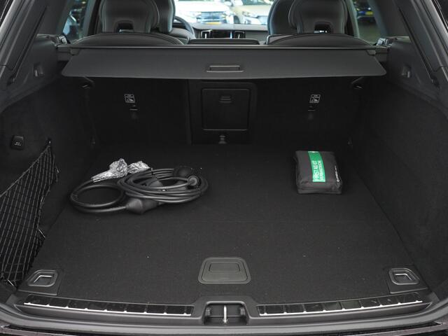 Volvo XC60 2.0 T6 Plug-in hybrid AWD Ultra Black Edition | Harman Kardon | Panoramadak | Leer | Stoelverwarming Voor en Achter | 360° Camera | Stuurwielverwarming | Apple CarPlay/ Android Auto