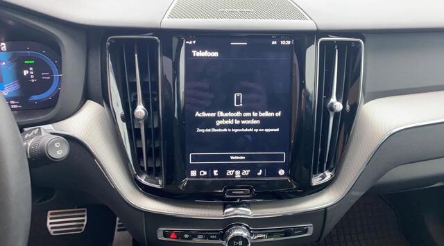 Volvo XC60 2.0 T6 Plug-in hybrid AWD Inscription / Trekhaak / Panoramadak / 360Camera / 21'' / Standverwarming / Harman Kardon / ACC / DAB / Dodehoek / Luxe Leder / Stoelventilatie / Stuurverwarming