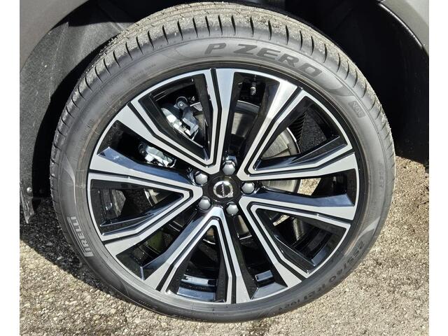 Volvo XC60 2.0 T6 Plug-in hybrid AWD Ultra Bright luchtvering - Bowers Wilkins sound systeem - Gelamineerde ruiten - Alarm - Privacy glas - Massage stoelen - 21" licht metaal