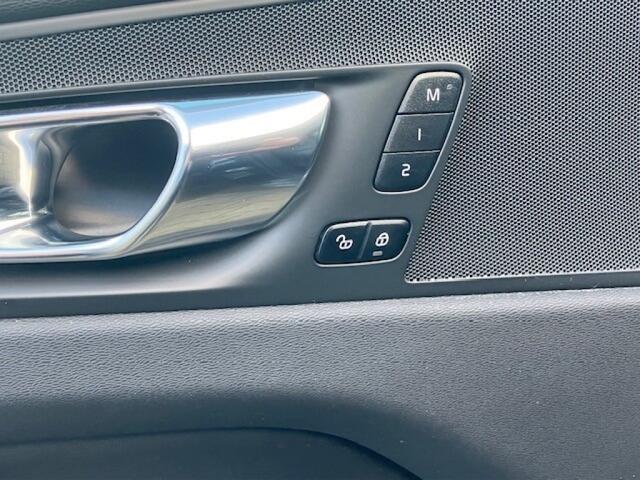 Volvo XC60 2.0 Recharge T6 AWD R Design - Pan dak - leer - stoel/stuurverw