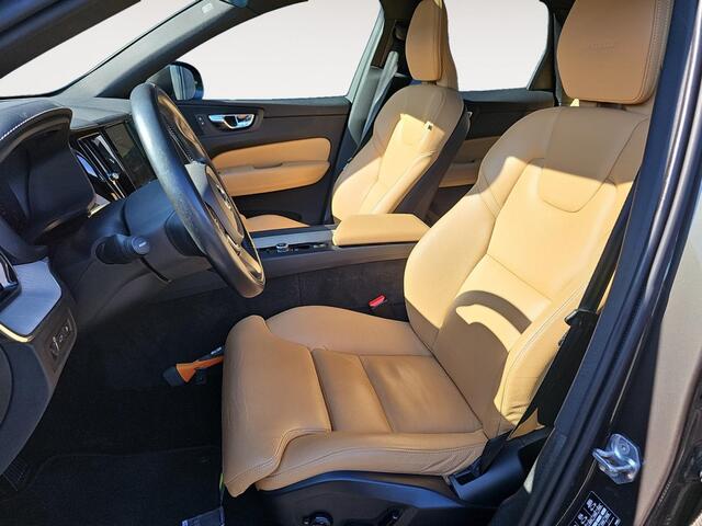 Volvo XC60 2.0 T8 Twin Engine AWD Inscription | Trekhaak | Panoramadak | Stoelverwarming | Lederen bekleding |