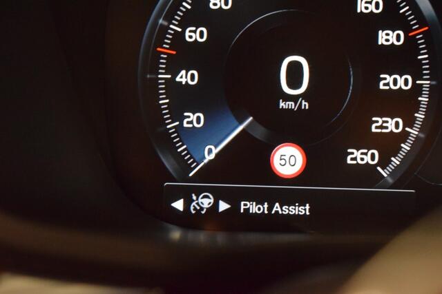 Volvo XC60 2.0 B4 198pk AUT8 Inscription Mild Hybr./ Adapt Cruise/ Leer/ Stoel, Stuur en Voorruit verw./ Camera/
