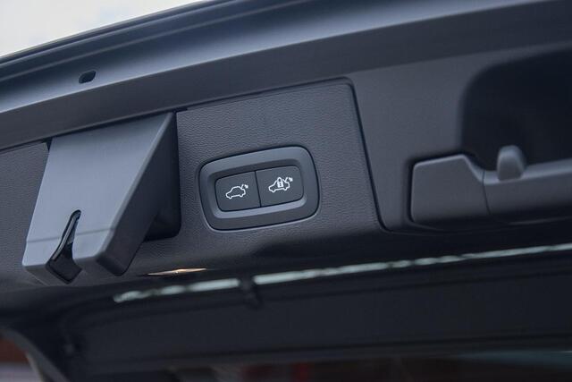 Volvo XC60 2.0 T6 PLUG-IN HYBRID AWD PLUS DARK