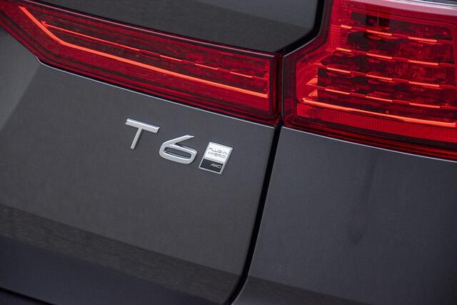 Volvo XC60 2.0 T6 PLUG-IN HYBRID AWD PLUS DARK
