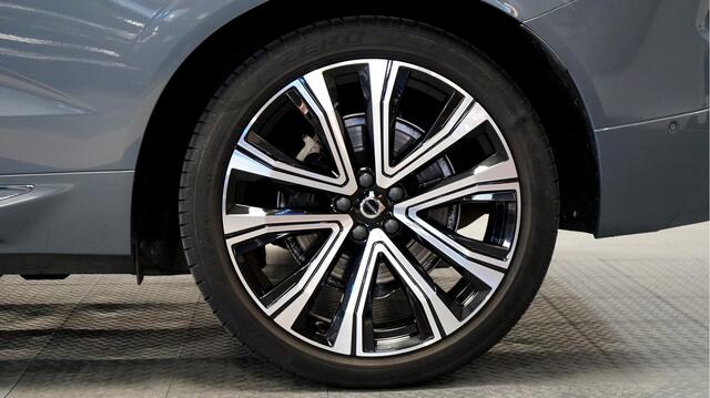 Volvo XC60 2.0 T8 Recharge AWD 287kW/390pk Aut8 Inscription Excl. LUCHTVERING + HARMAN/KARDON + PANORAMADAK + HEAD-UP + ADAPT.CRUISE + BLIS + LANE ASSIST + GOOGLE DASH + STOELVERWARMING&-KOELING + STUURVERWARMING + 360 CAMERA + EL.TREKHAAK + 21" LM-VELGEN!