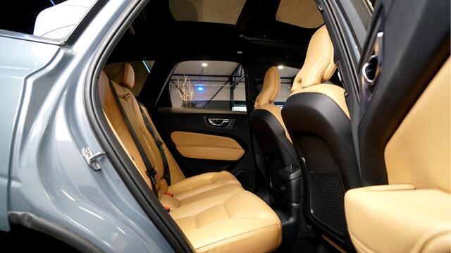 Volvo XC60 2.0 T8 Recharge AWD 287kW/390pk Aut8 Inscription Excl. LUCHTVERING + HARMAN/KARDON + PANORAMADAK + HEAD-UP + ADAPT.CRUISE + BLIS + LANE ASSIST + GOOGLE DASH + STOELVERWARMING&-KOELING + STUURVERWARMING + 360 CAMERA + EL.TREKHAAK + 21" LM-VELGEN!