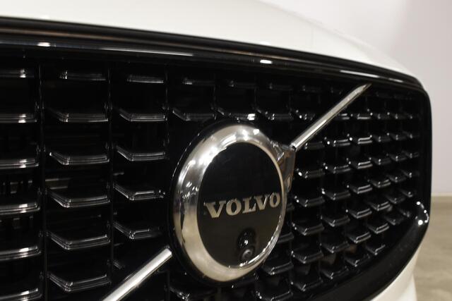 Volvo XC60 T6 350PK Automaat Plug-in hybrid AWD Plus Dark / Adaptive Cruise control / Stoelverwarming v+a / Stuurverwarming / Elektr. achterklep / Panoramadak / Harman Kardon / 360 camera