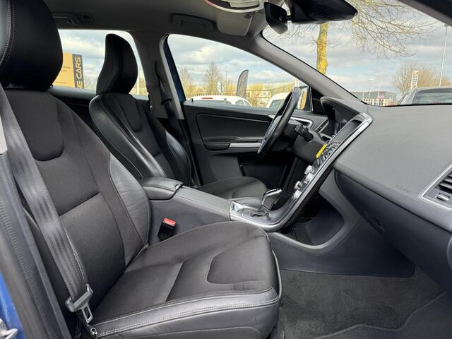 Volvo XC60 2.0 D3 FWD R-Design 1e Eigenaar,Navi,Clima,Trekhaak,Cruise,PDC V+A,D-Riem vervangen 2023,Stoelverwarming,Extra set op Velg,150pk,APK tot 02-2026