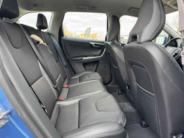 Volvo XC60 2.0 D3 FWD R-Design 1e Eigenaar,Navi,Clima,Trekhaak,Cruise,PDC V+A,D-Riem vervangen 2023,Stoelverwarming,Extra set op Velg,150pk,APK tot 02-2026