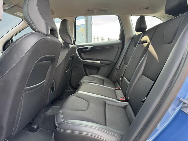 Volvo XC60 2.0 D3 FWD R-Design 1e Eigenaar,Navi,Clima,Trekhaak,Cruise,PDC V+A,D-Riem vervangen 2023,Stoelverwarming,Extra set op Velg,150pk,APK tot 02-2026