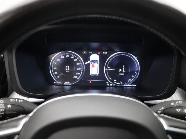 Volvo XC60 2.0 T8 Twin Engine AWD R-Design | PANO | H&K | CAMERA