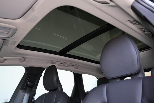 Volvo XC60 T6 Plug-in hybrid AWD Essential Edition Bright - Panorama/schuifdak - IntelliSafe Assist & Surround - Leder - Parkeercamera achter - Verwarmde voorstoelen, stuur & achterbank - Parkeersensoren voor & achter - Draadloze tel. lader - Extra getint glas - 19'