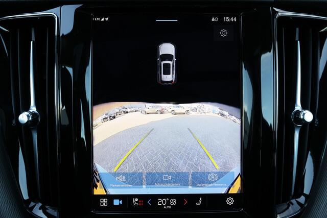 Volvo XC60 T6 Plug-in hybrid AWD Essential Edition Bright - Panorama/schuifdak - IntelliSafe Assist & Surround - Leder - Parkeercamera achter - Verwarmde voorstoelen, stuur & achterbank - Parkeersensoren voor & achter - Draadloze tel. lader - Extra getint glas - 19'