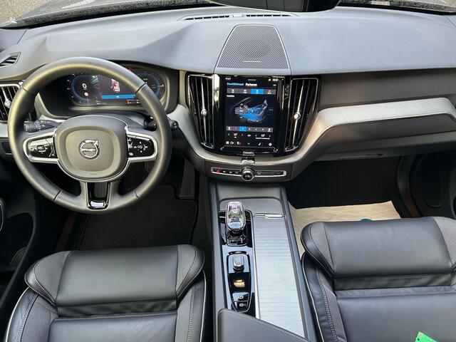 Volvo XC60 2.0 T6 Plug-in hybrid AWD Plus Dark l Panorama l Harman Cardon l 360 Camera l Stoelverwarming achter