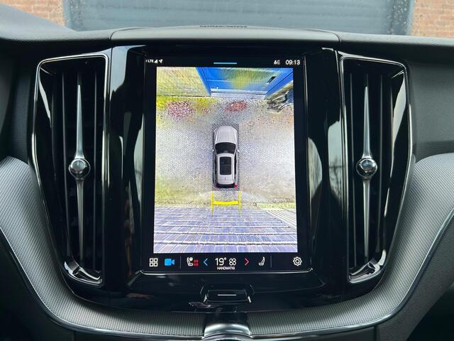 Volvo XC60 2.0 T6 Plug-in hybrid AWD Plus Dark l Panorama l Harman Cardon l 360 Camera l Stoelverwarming achter