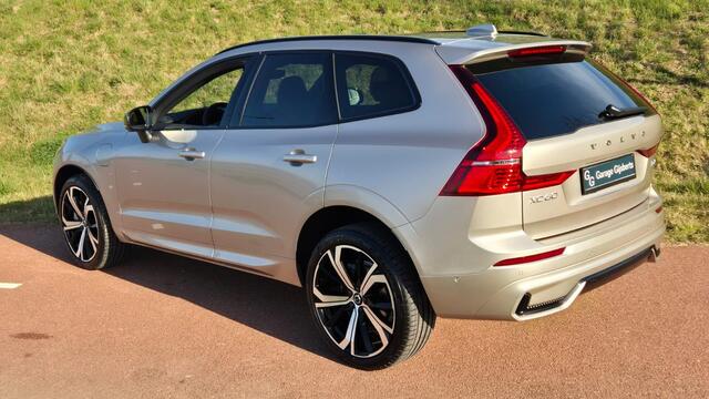 Volvo XC60 2.0 T6 Plug-in hybrid AWD Ultra Dark Compleet samengesteld - Luchtvering - Bowers Wilkins audio systeem - Massage functie voorstoelen - 360 Camera - 21"Inch Licht metaal