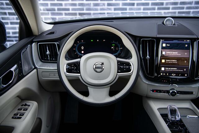 Volvo XC60 2.0 T8 Plug-in hybrid AWD Ultra Dark | Luchtvering | Bowers en Wilkins | Stoelventilatie | 22" | Full Options |
