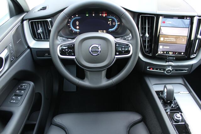 Volvo XC60 2.0 T6 Plug-in hybrid AWD Plus Dark | Panorama dak | Memory stand voorstoelen | Harman/Kardon Audiosysteem | Stoelverwarming voor & achter | Keyless entry/start | Stuurverwarming | Elektrische kofferklep | Adaptive cruise controle | 360* Camera | 19 Inch 