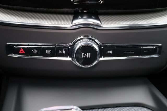 Volvo XC60 T8 AWD Polestar Engineered - LONG RANGE - Panorama/schuifdak - IntelliSafe Assist & Surround - 360º Camera - Bowers & Wilkins audio - Verwarmde voorstoelen, stuur & achterbank - Parkeersensoren voor & achter - Elektr. bedienb. voorstoelen met geheugen - D