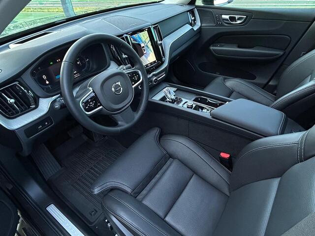 Volvo XC60 2.0 T8 Plug-in hybrid AWD Ultra Dark Luchtvering, Trekhaak semi elektrisch, Panoramadak, Leder, Stoelventilatie, Stoelverwarming, Stoelmassage, Running boards, 360 graden parkeercamera, Harman Kardon audio