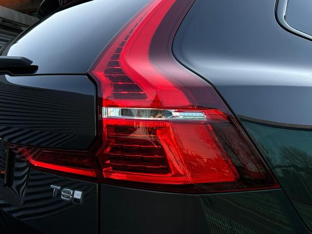 Volvo XC60 2.0 T8 Plug-in hybrid AWD Ultra Dark Luchtvering, Trekhaak semi elektrisch, Panoramadak, Leder, Stoelventilatie, Stoelverwarming, Stoelmassage, Running boards, 360 graden parkeercamera, Harman Kardon audio