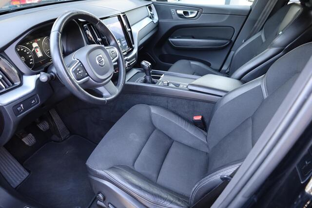 Volvo XC60 2.0 D3 Momentum CAMERA TREKHAAK-ELEC. CARPLAY 2xPDC FULL-LED 18"LMV BLIS