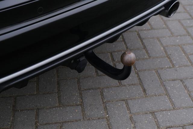 Volvo XC60 2.0 T5 FWD R-Design Panodak Trekhaak NL Auto Dealer Onderhouden