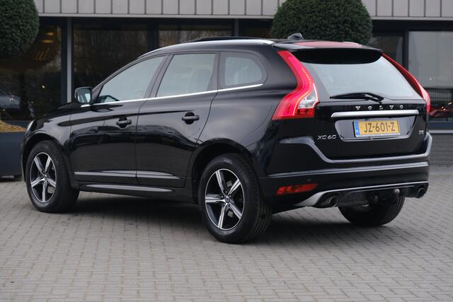 Volvo XC60 2.0 T5 FWD R-Design Panodak Trekhaak NL Auto Dealer Onderhouden