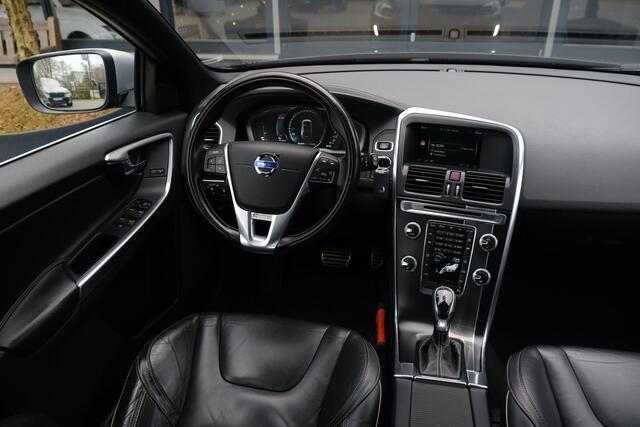 Volvo XC60 2.0 T5 FWD R-Design Panodak Trekhaak NL Auto Dealer Onderhouden