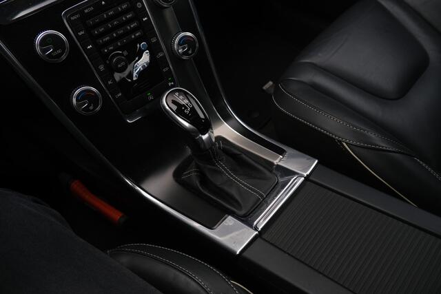 Volvo XC60 2.0 T5 FWD R-Design Panodak Trekhaak NL Auto Dealer Onderhouden