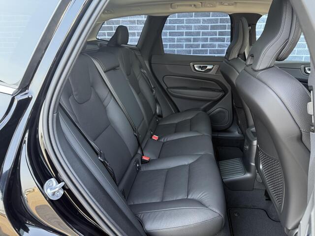 Volvo XC60 2.0 T6 Plug-in hybrid AWD Essential Edition Bright | 21 inch velgen | Schuif/kantel panoramadak | Stoel/stuurverwarming | Leder | Onyx Black |