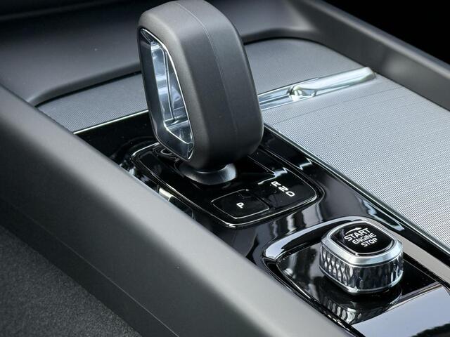 Volvo XC60 2.0 T6 Plug-in hybrid AWD Essential Edition Bright | 21 inch velgen | Schuif/kantel panoramadak | Stoel/stuurverwarming | Leder | Onyx Black |