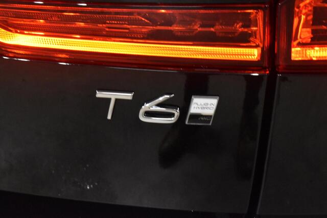Volvo XC60 T6 350PK Automaat Plug-in hybrid AWD Essential Edition Bright / Driver Assist / Climate pack / Donker getint glas